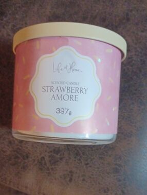 4/$80 New "Strawberry Amore" Scented Candle - 397 g